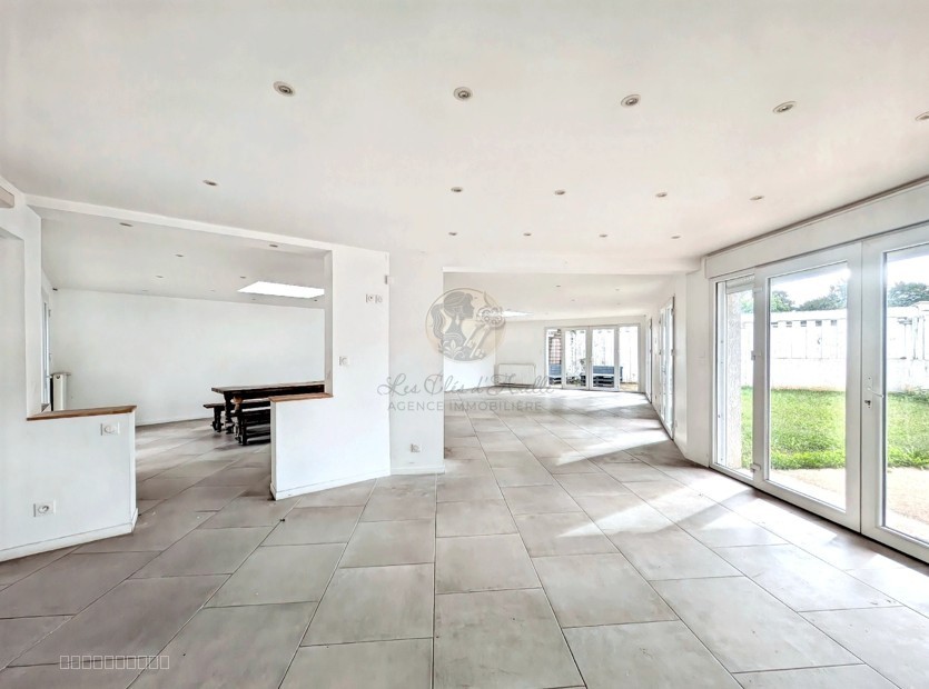 Maison de 160 m2 avec bureaux et locaux de stockage attenants de 110 m2 à Saint-Genis-Laval — photo 6