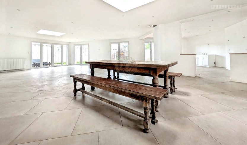 Maison de 160 m2 avec bureaux et locaux de stockage attenants de 110 m2 à Saint-Genis-Laval — photo 5