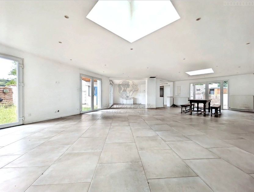 Maison de 160 m2 avec bureaux et locaux de stockage attenants de 110 m2 à Saint-Genis-Laval — photo 3