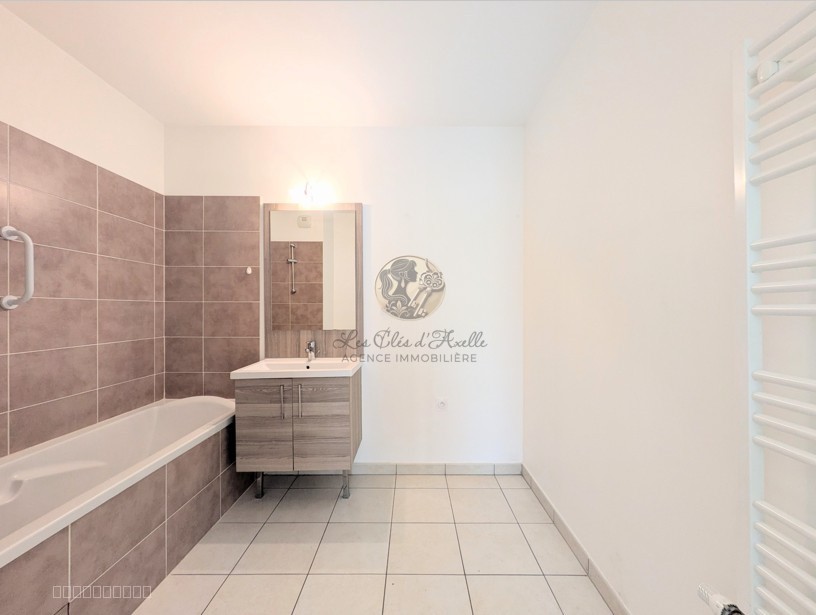 Appartement T3 avec terrasse et verdure au cœur de Saint-Genis-Laval   Résidence Harmonie Nature de 2016 — photo 10