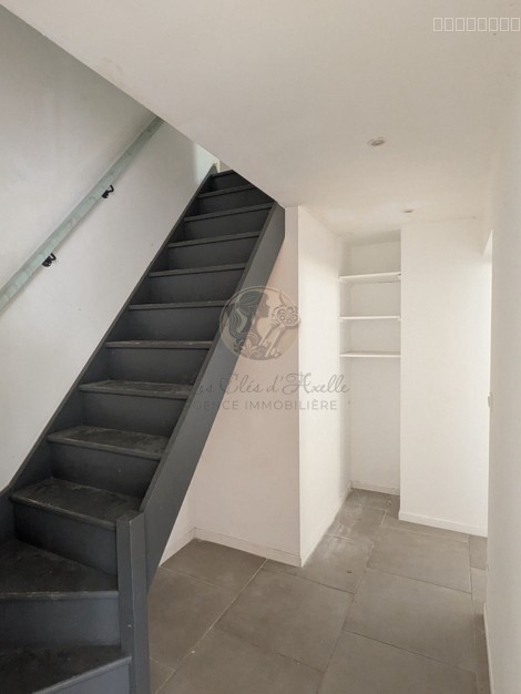 Maison de 160 m2 avec bureaux et locaux de stockage attenants de 110 m2 à Saint-Genis-Laval — photo 7