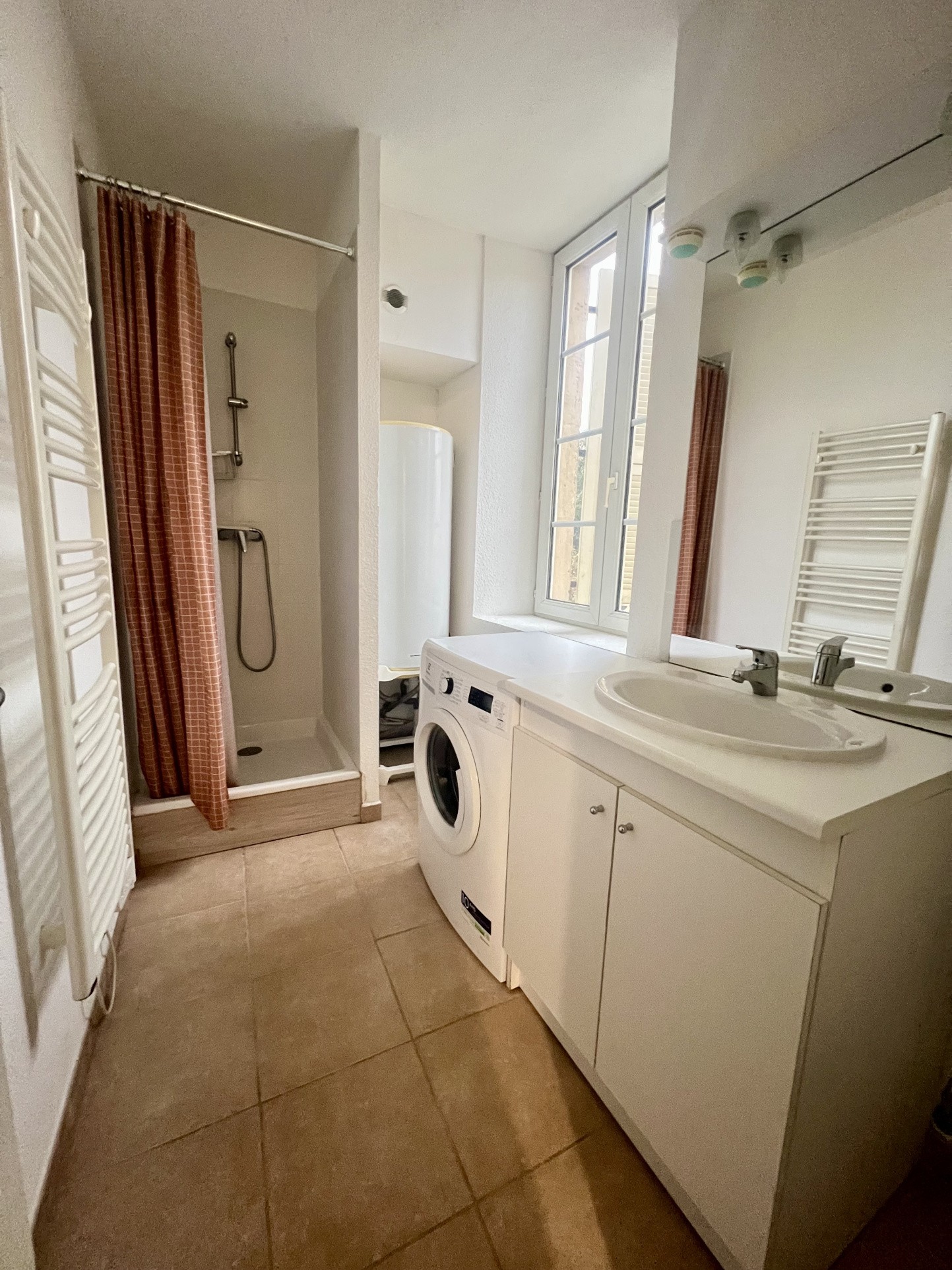 À louer à Saint-Geniès  Appartement — photo 8