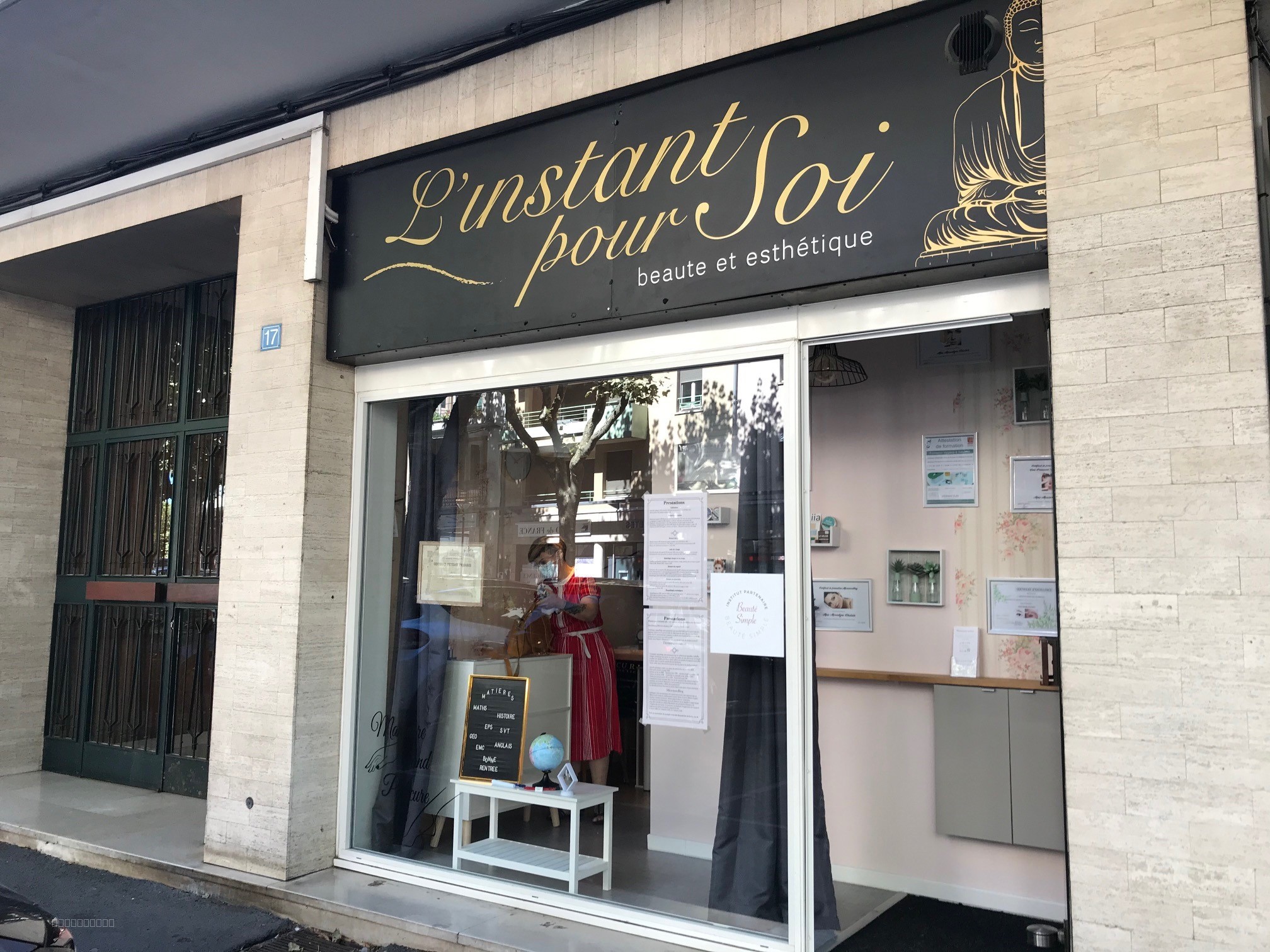 Local commercial à louer à Rodez, 1 400 m², 2 pièces – photo 2 sur 5