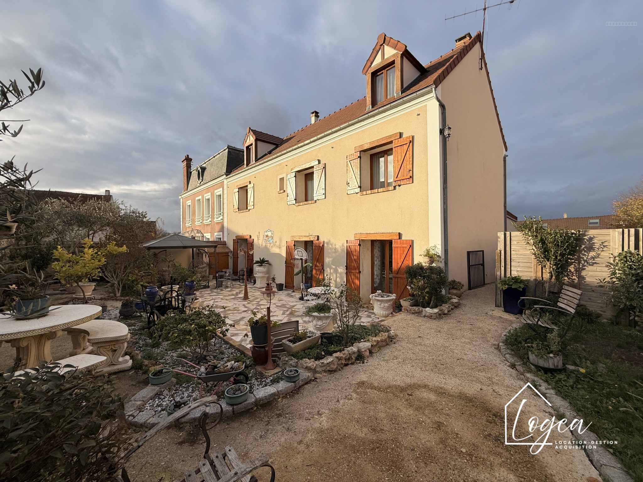 Maison à vendre à Nanteuil les meaux, 200 m², 8 pièces – photo 1 sur 19