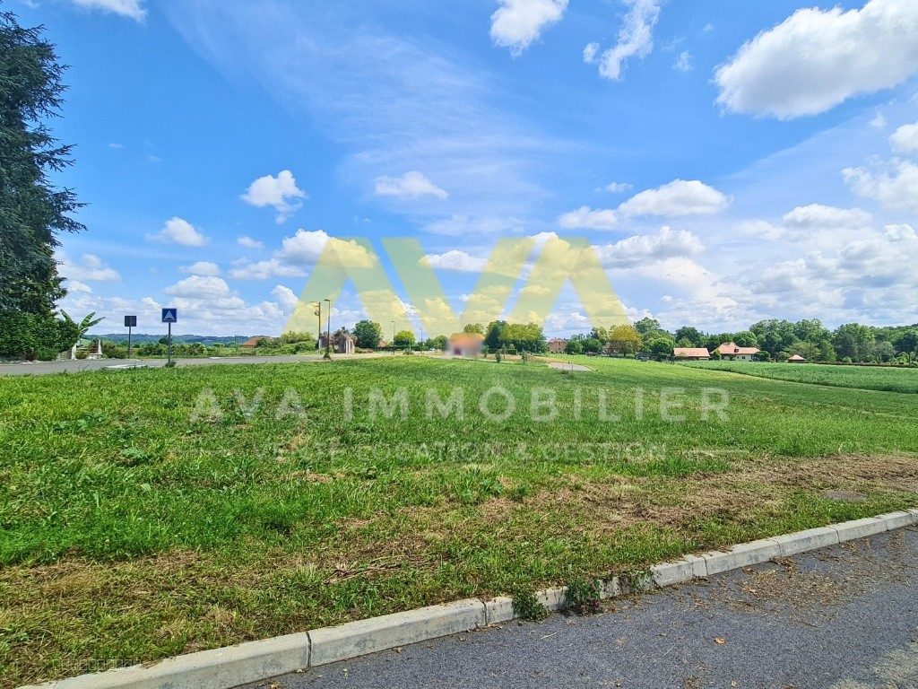 Bien immobilier à vendre à Araujuzon, 1 091 m² – photo 2 sur 6