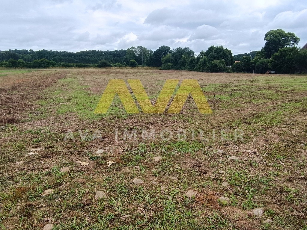 Bien immobilier à vendre à Tabaille usquain, 1 200 m² – photo 2 sur 3