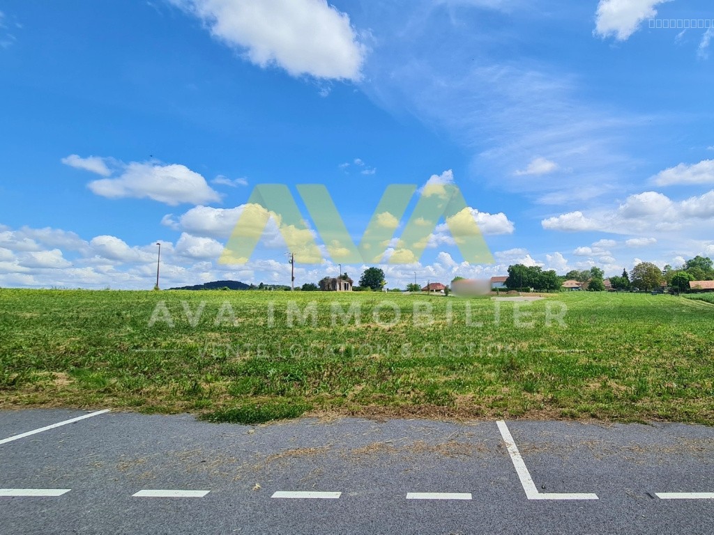 Bien immobilier à vendre à Araujuzon, 1 029 m² – photo 1 sur 6