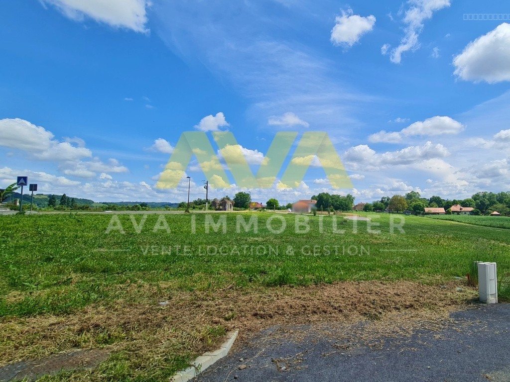 Bien immobilier à vendre à Araujuzon, 1 091 m² – photo 1 sur 6