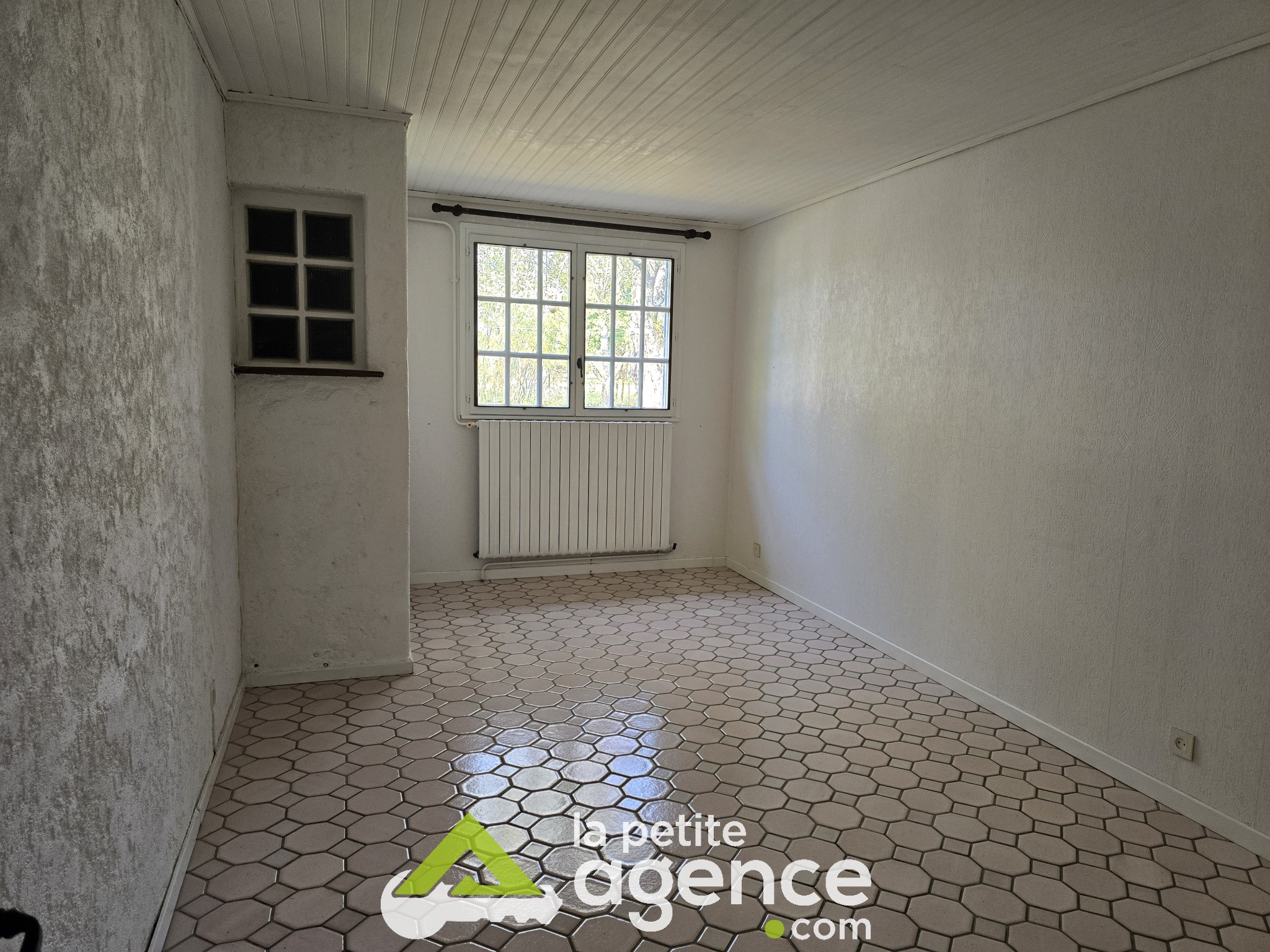 PARNAY: Maison T6 d'environ 188m2 avec un ensemble immobilier pour patientèle sur un terrain de 2008 m2 enviro — photo 11