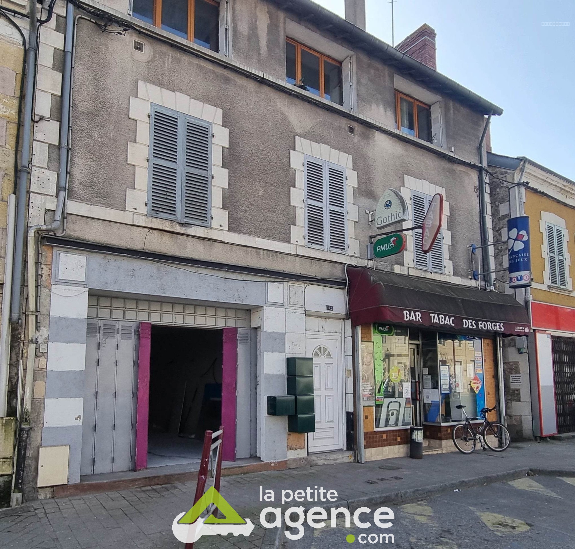 Immeuble à vendre à Vierzon, 350 m² – photo 1 sur 3