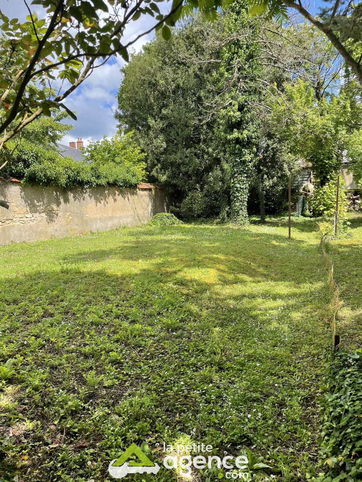 A VENDRE - LA GUERCHE SUR L'AUBOIS — photo 11