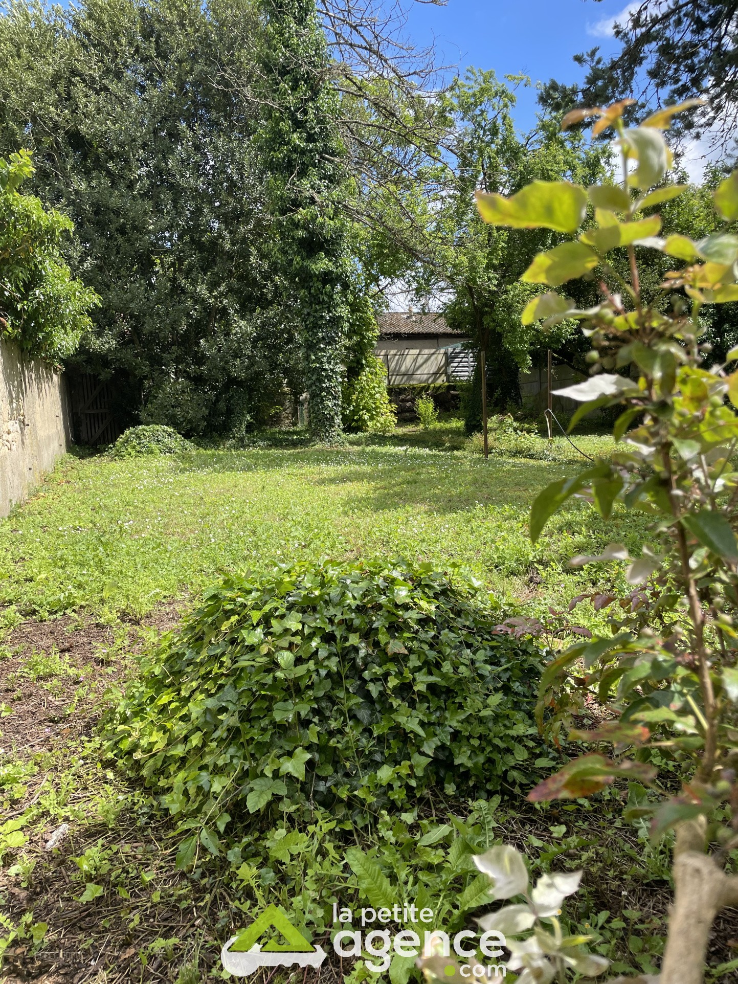 A VENDRE - LA GUERCHE SUR L'AUBOIS — photo 12