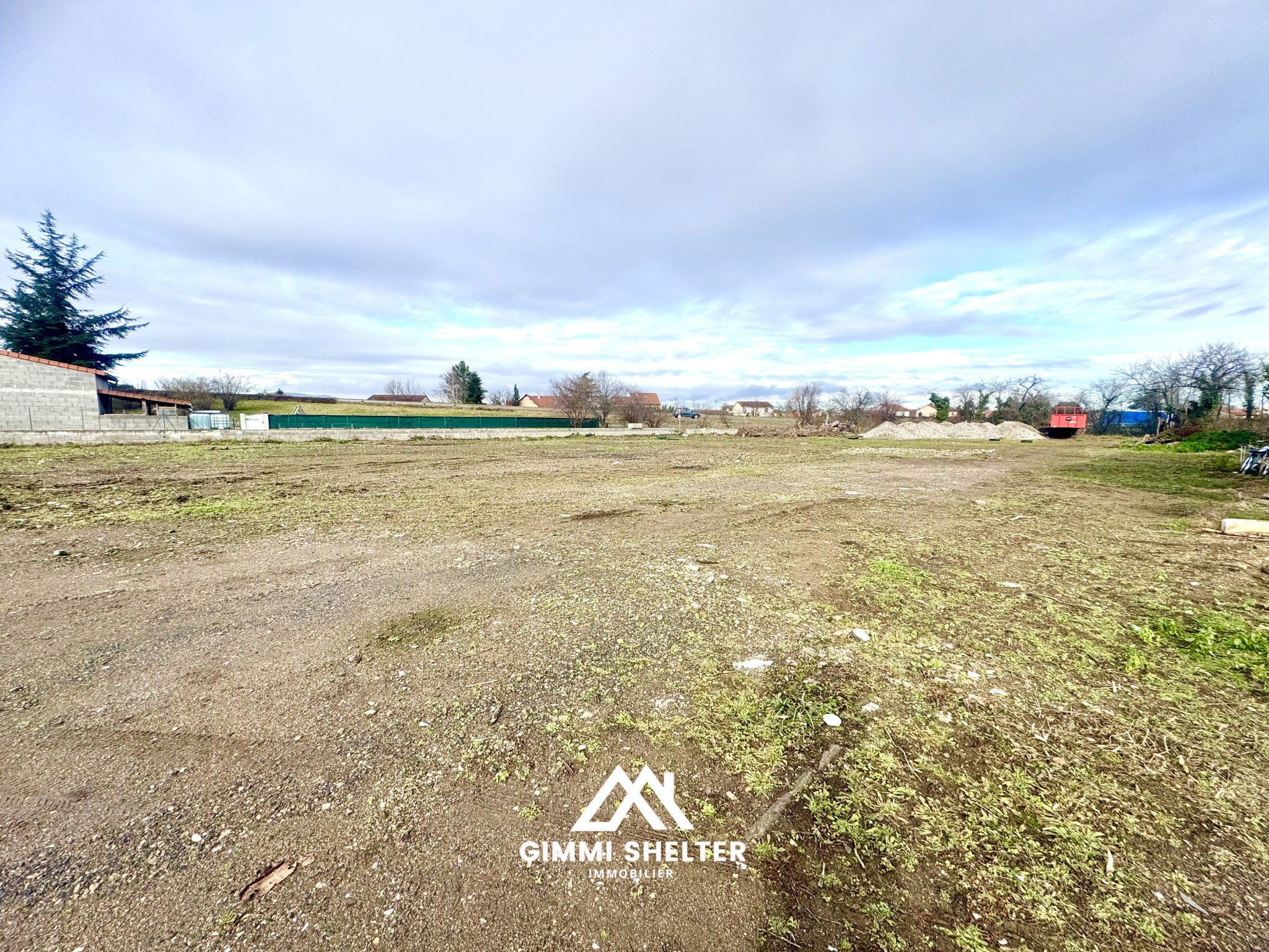 Bien immobilier à vendre à Riom, 579 m² – photo 1 sur 3