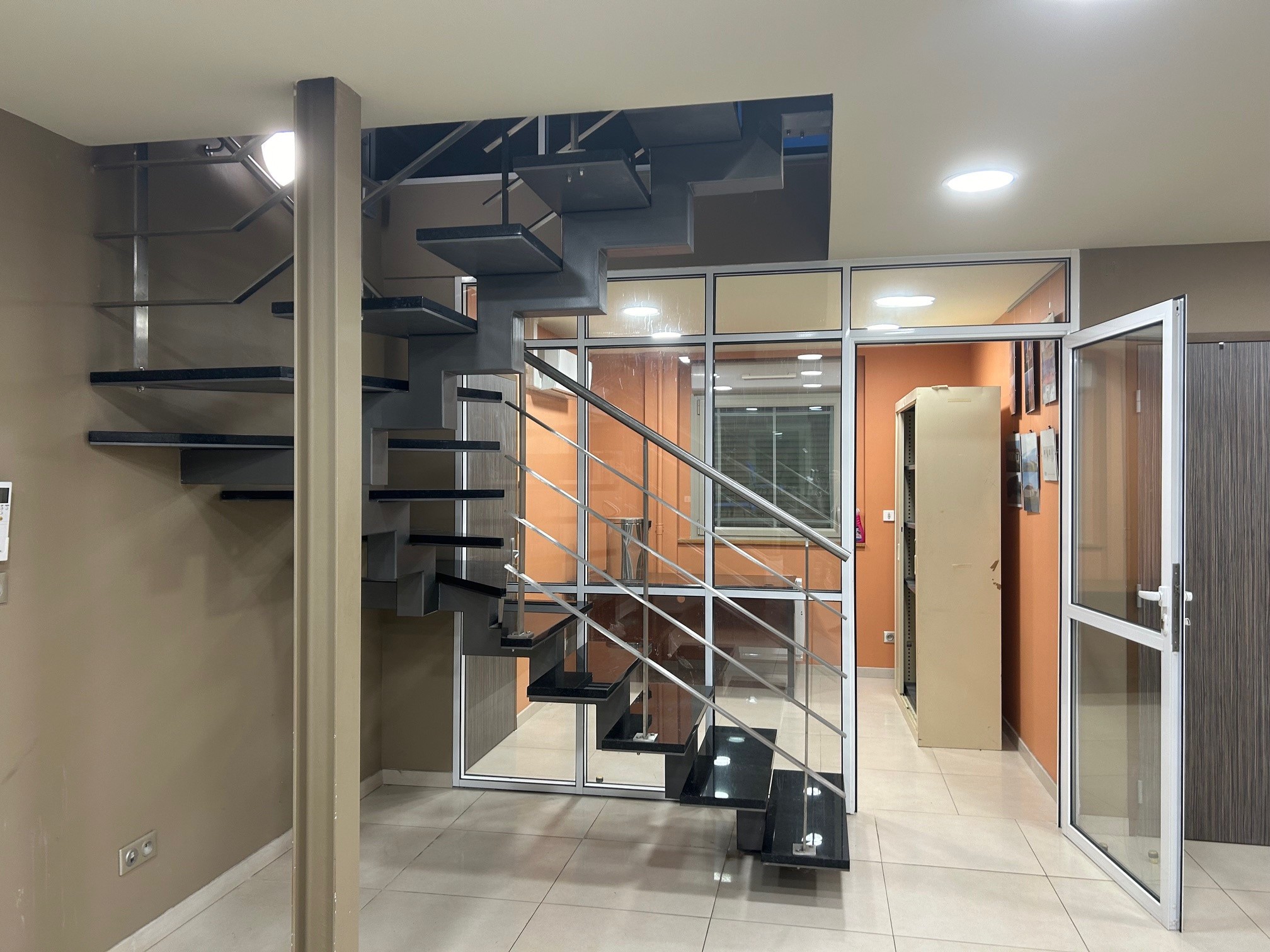 Bien immobilier à vendre à Riom, 619 m² – photo 3 sur 10