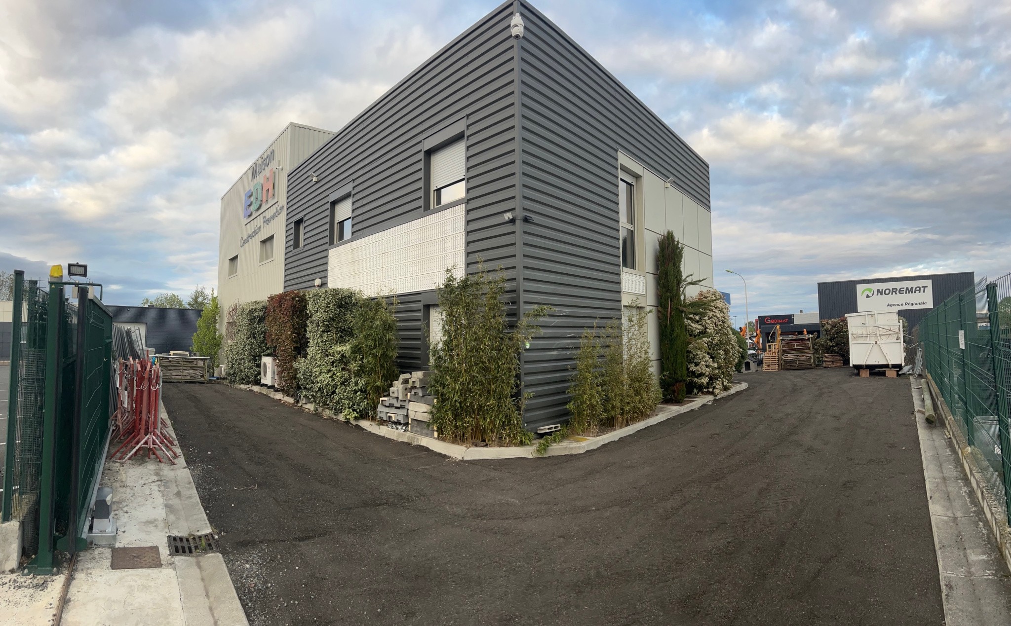Bien immobilier à vendre à Riom, 204 m², 7 pièces – photo 1 sur 12