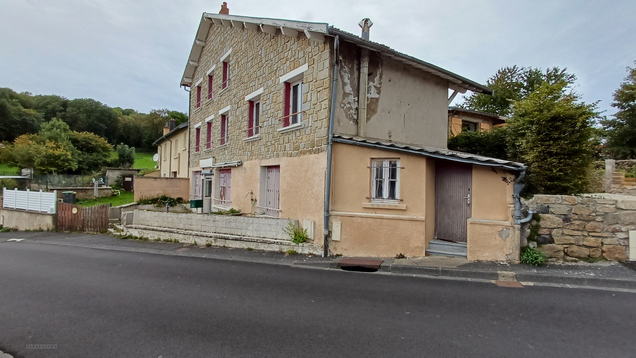 Immeuble à vendre à St genes champanelle, 214,32 m², 14 pièces – photo 2 sur 8