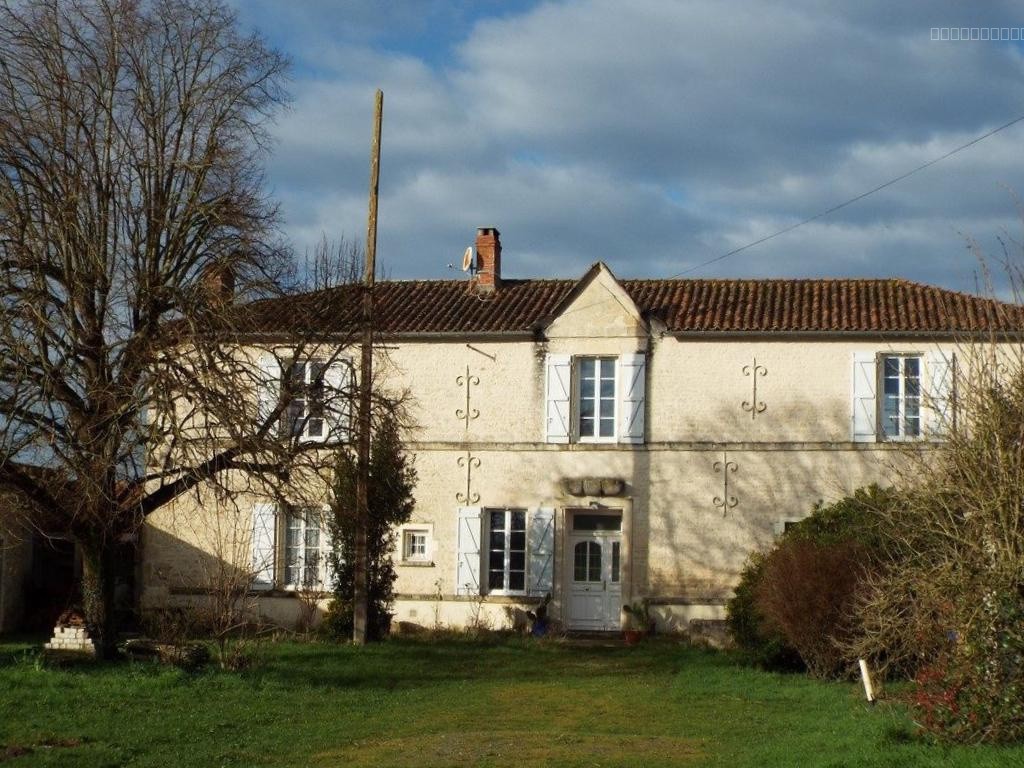 Belle Bâtisse début 16éme siècle — photo 1