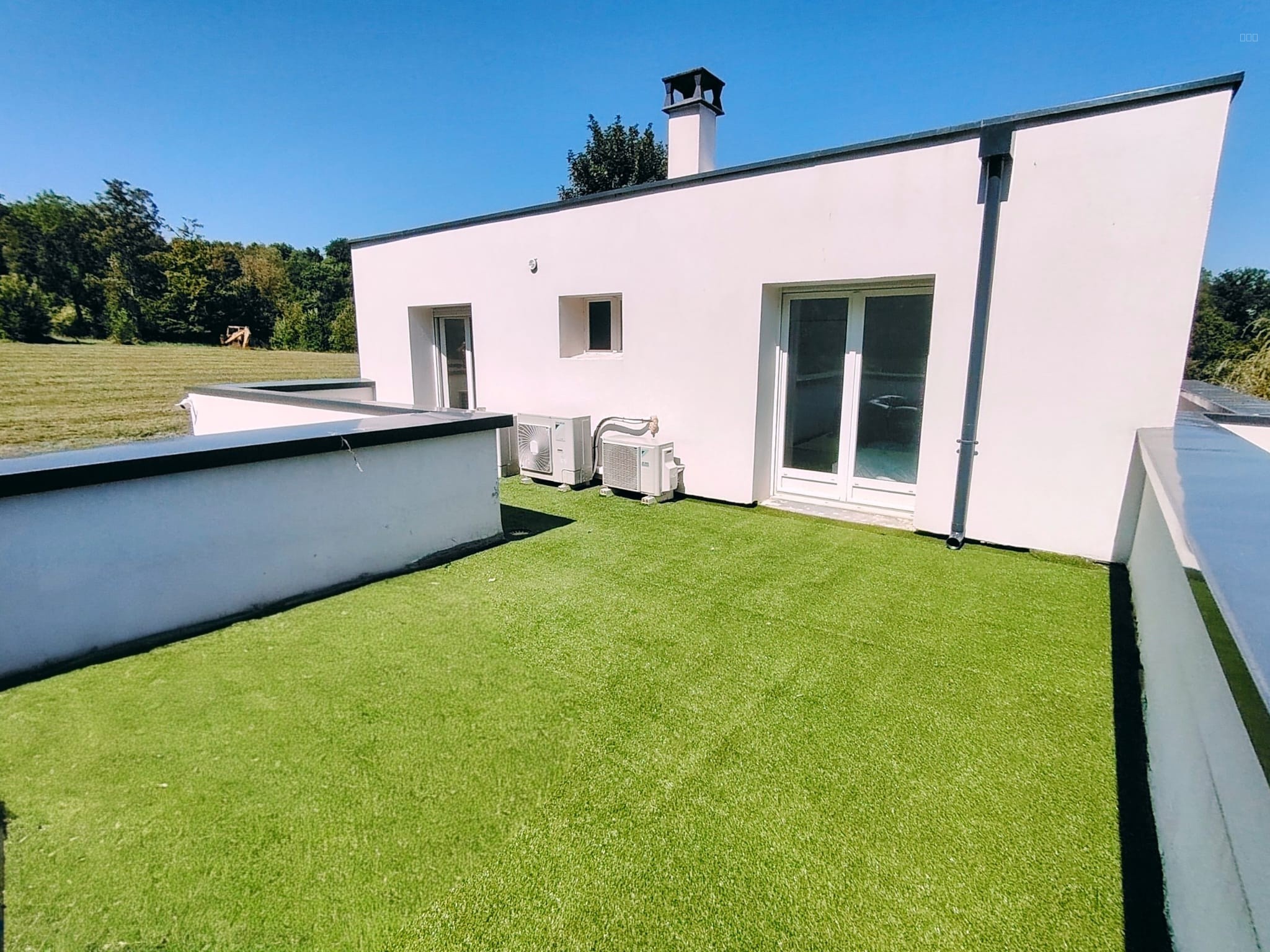 Bien immobilier à vendre à Chambly, 1 374 m², 8 pièces – photo 3 sur 20