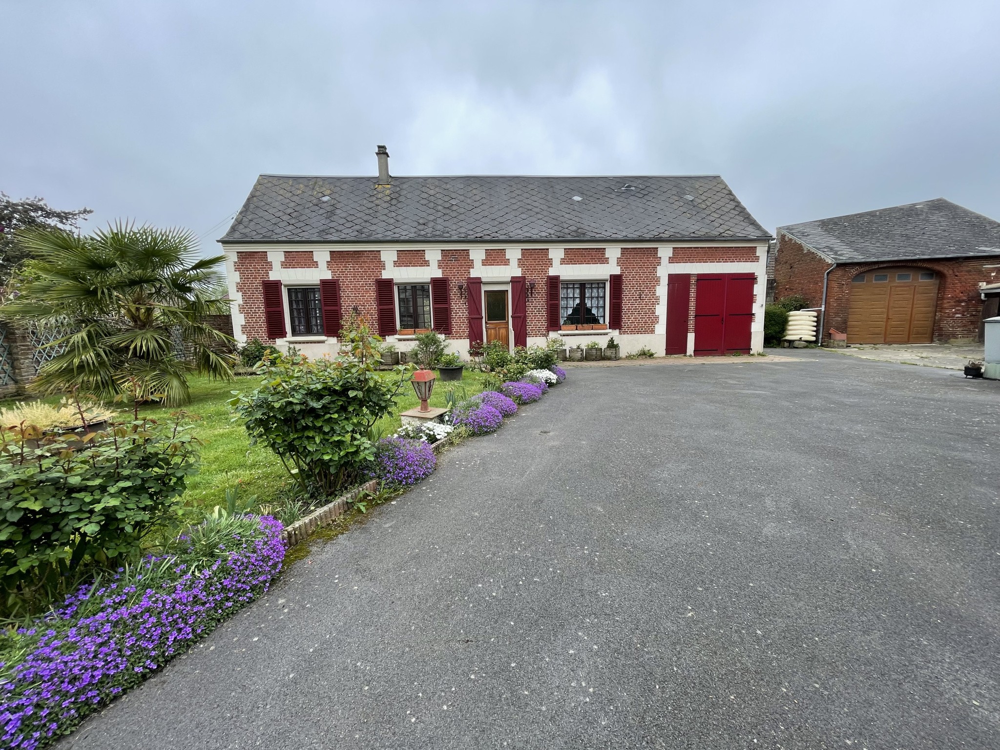 Maison à vendre à Ste genevieve, 337 m², 6 pièces – photo 1 sur 20