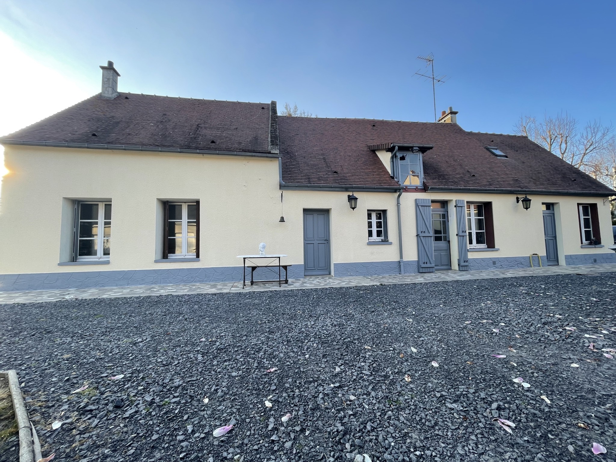 Maison à vendre à Cinqueux, 722 m², 4 pièces – photo 2 sur 14