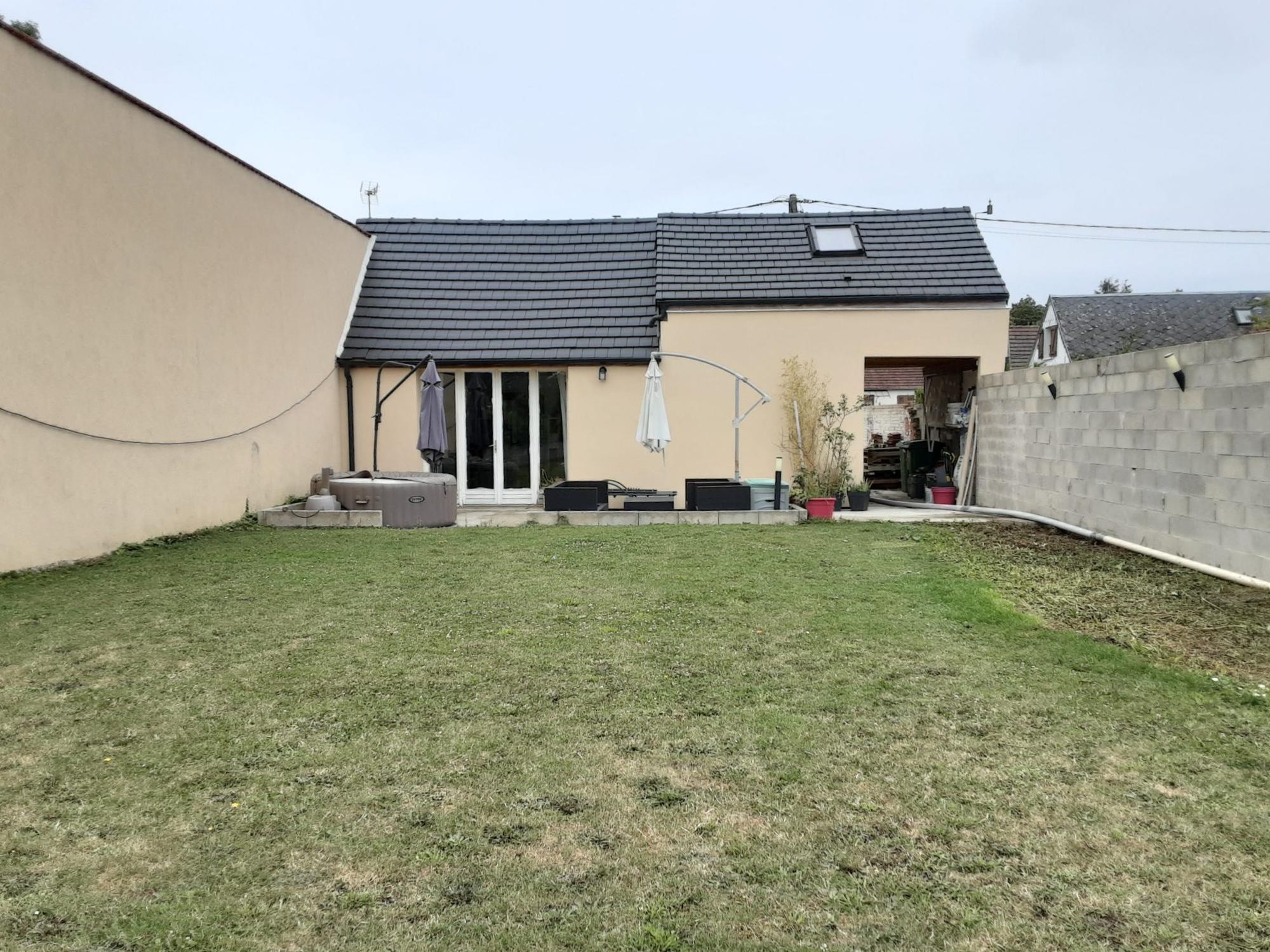 Maison à vendre à Ste genevieve, 18 m², 7 pièces – photo 1 sur 16