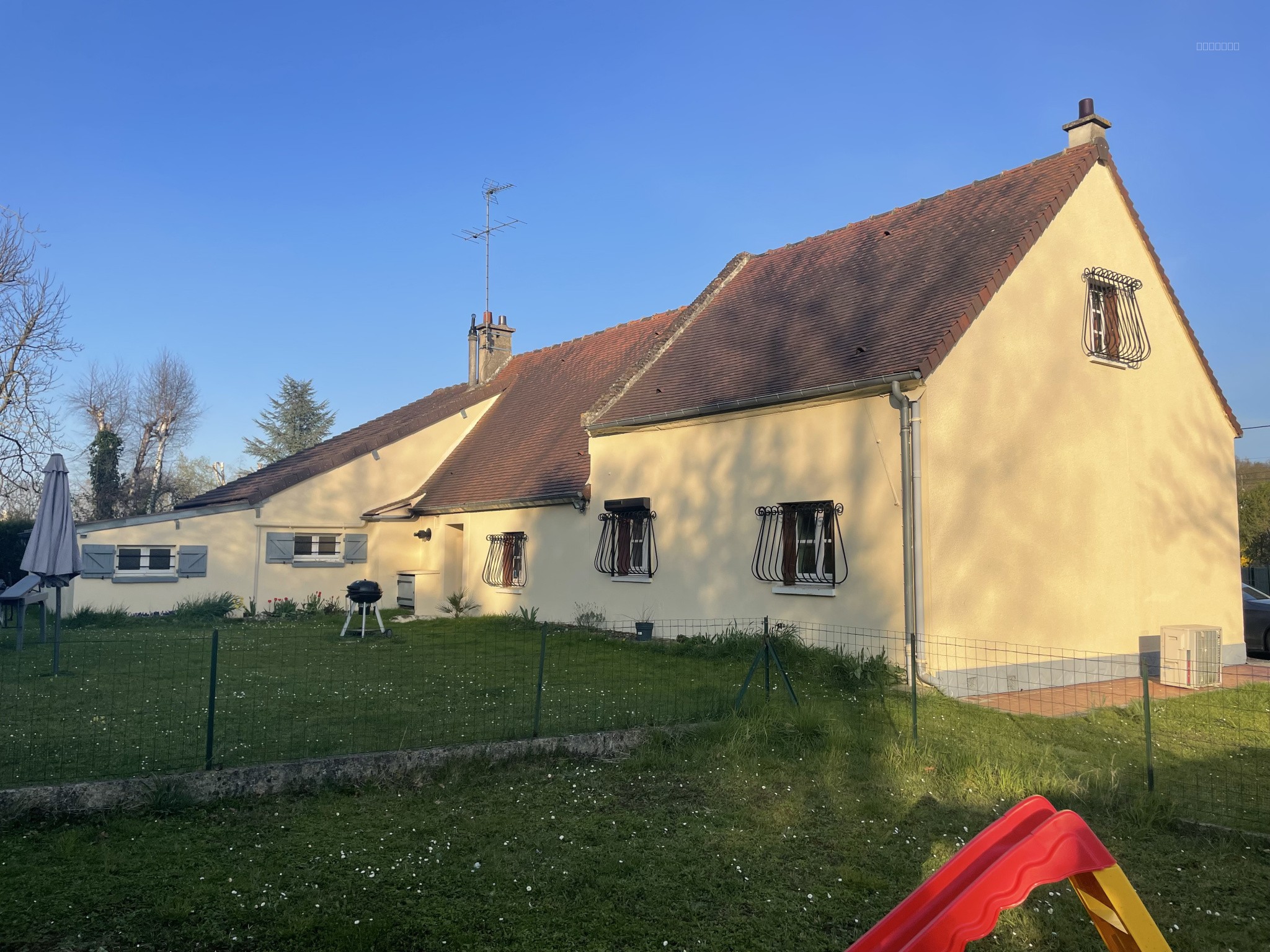Maison à vendre à Cinqueux, 722 m², 4 pièces – photo 1 sur 14