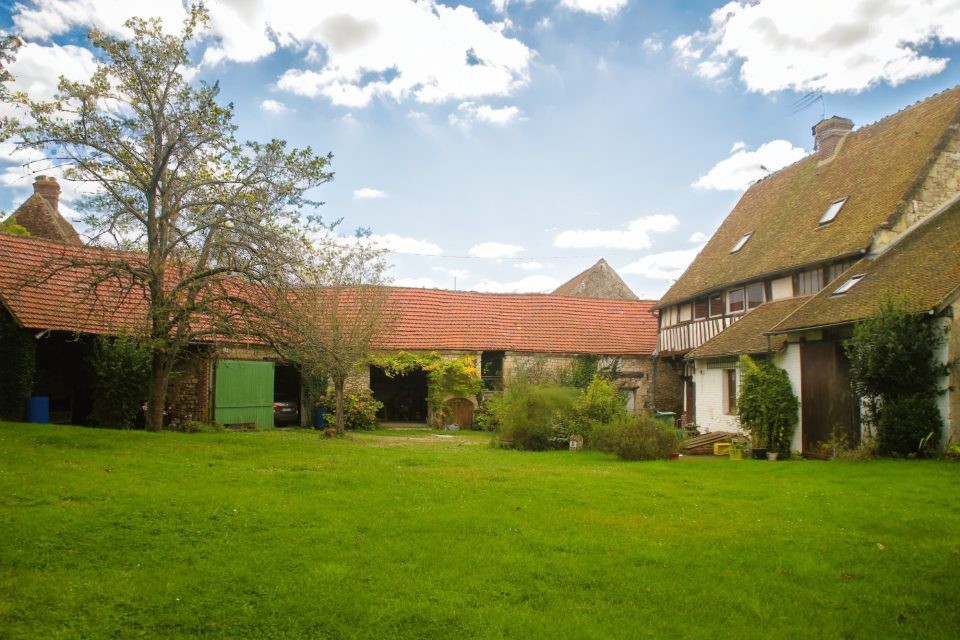 Maison à vendre à Ivry le temple, 261 m², 7 pièces – photo 1 sur 16