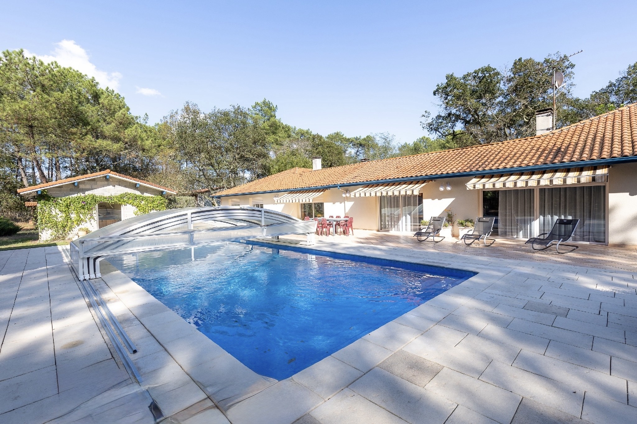 Maison à vendre à Herm   300 m2, 6 chambres, piscine et 3,9 ha de terrain   L’Agence des Dunes — photo 3