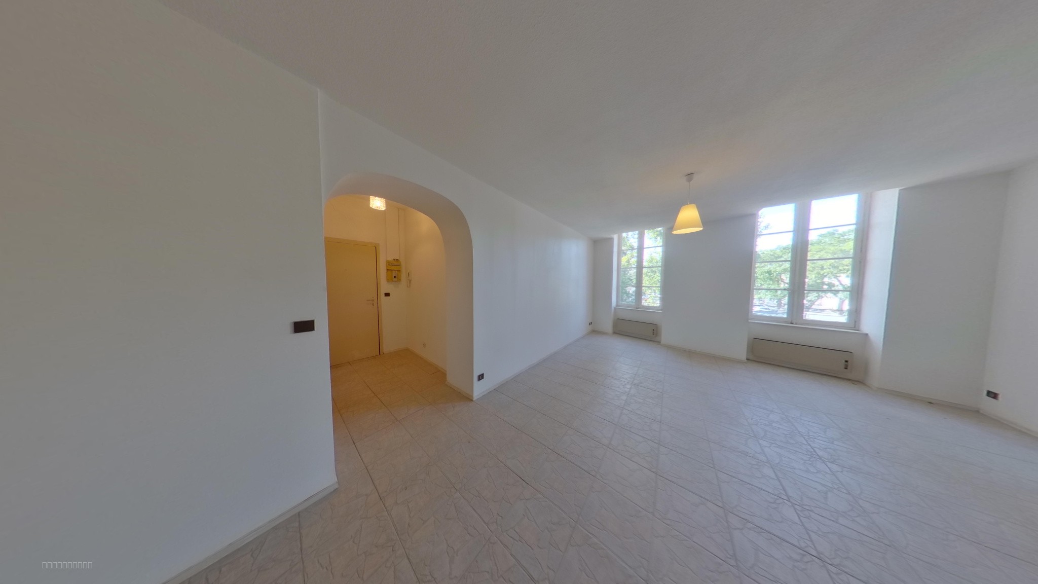 Hyper centre de Narbonne, bel appartement de type 4 de 90 m2 au 1er étage sans ascensseur d'une résidence sécu — photo 2
