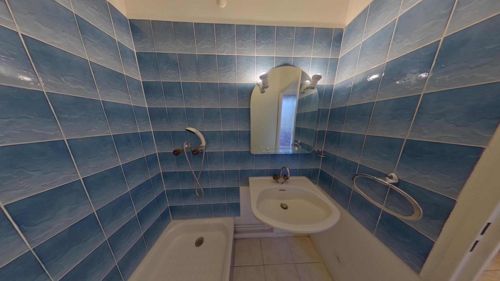 Hyper centre de Narbonne, bel appartement de type 4 de 90 m2 au 1er étage sans ascensseur d'une résidence sécu — photo 7