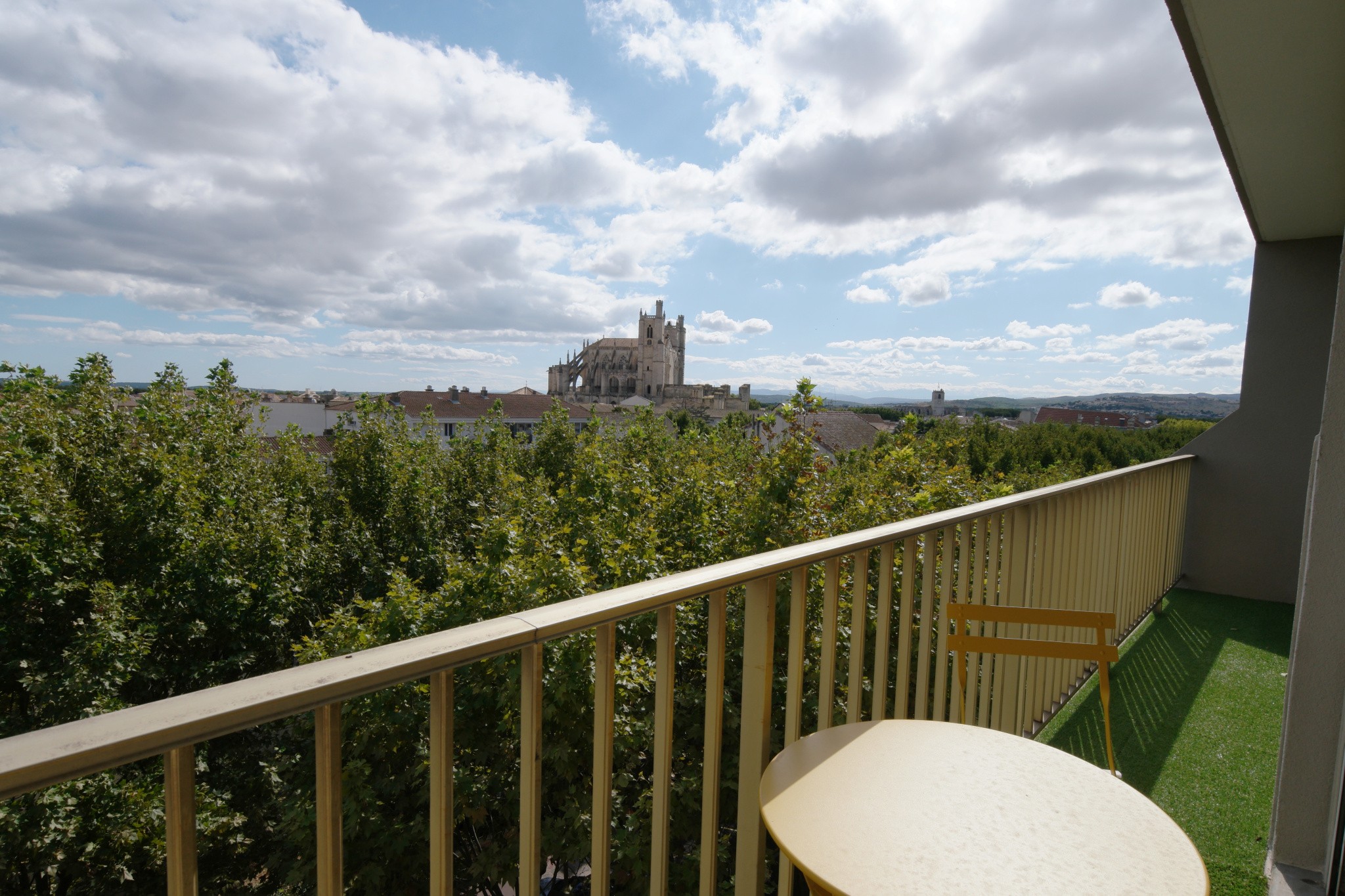 Bel appartement T2 lumineux avec vue sur la Cathédrale — photo 1