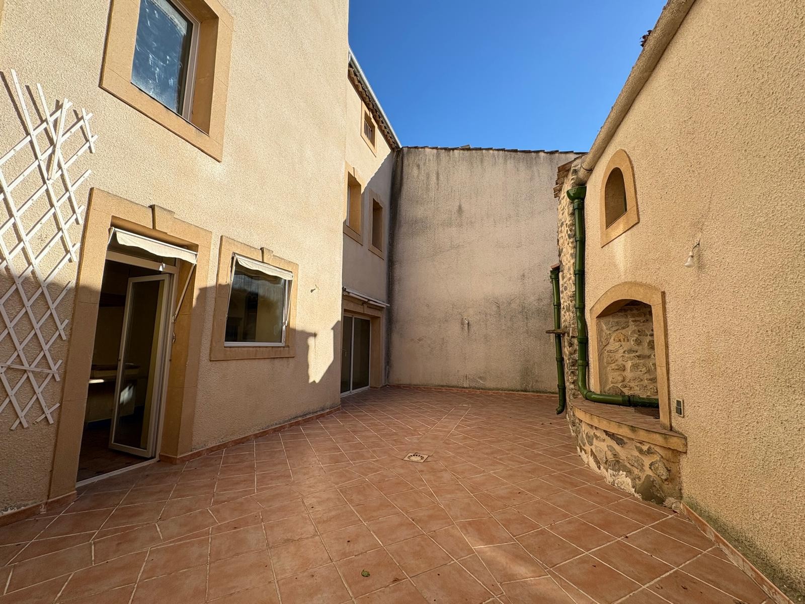 À Louer Grande Maison de Village T6 avec Cour — photo 2
