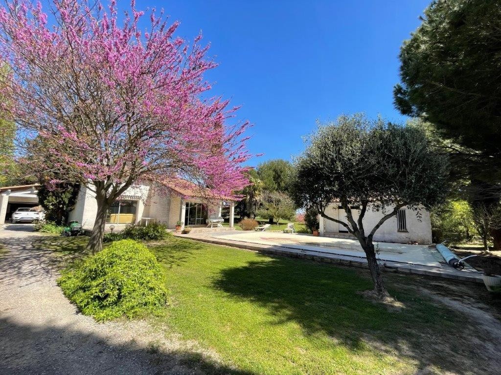 Magnifique Maison Familiale de 171m2 sur Terrain Arboré de 4200m2 avec Piscine — photo 2