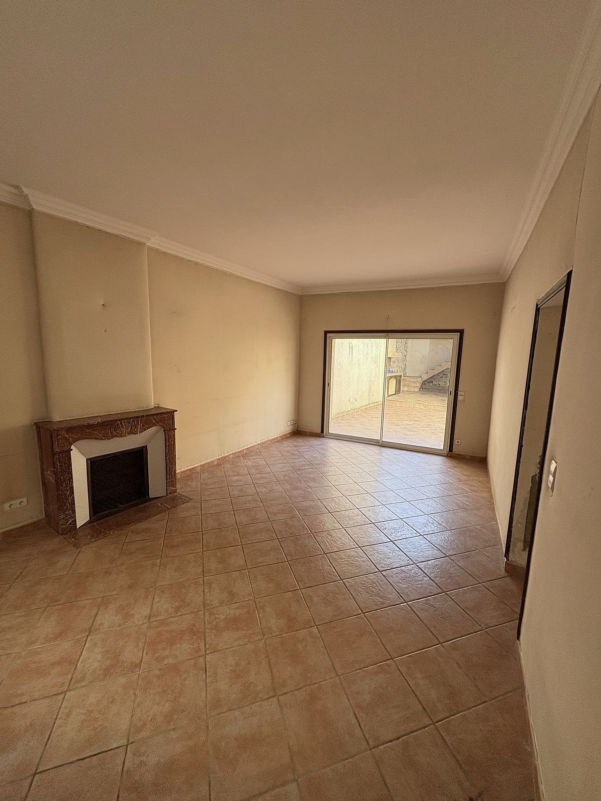 À Louer Grande Maison de Village T6 avec Cour — photo 3