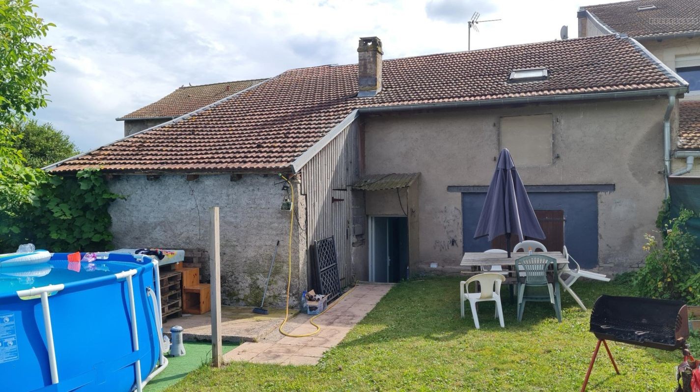 Immeuble à vendre à Chateau salins, 350 m² – photo 1 sur 10