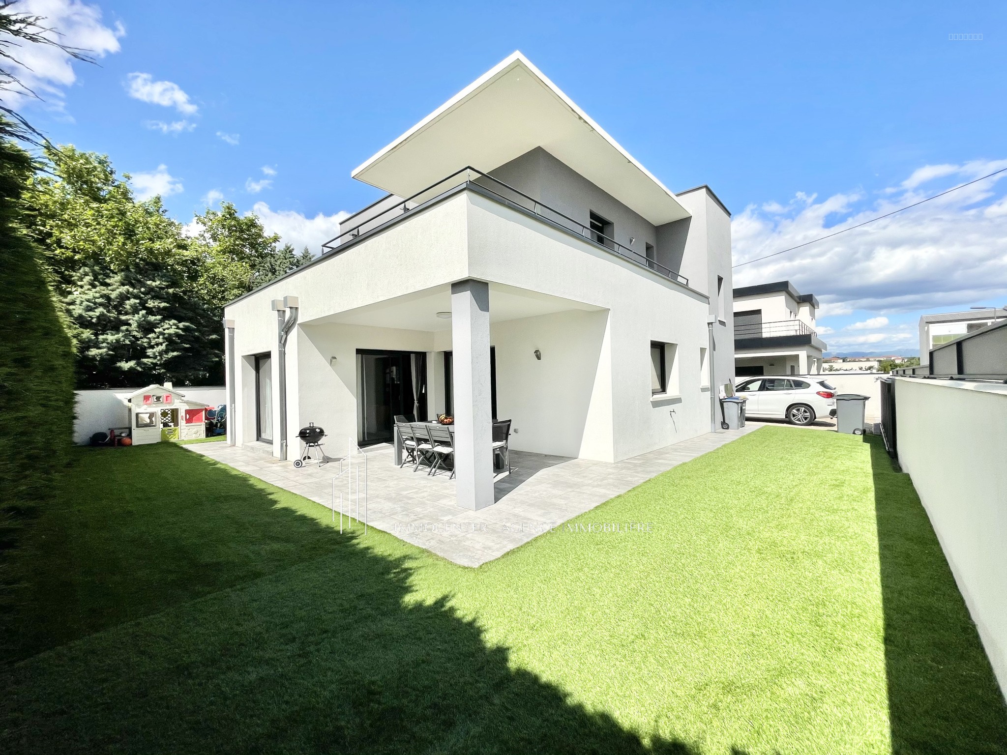 Villa à vendre à Bourg les valence, 15,5 m², 5 pièces – photo 1 sur 14