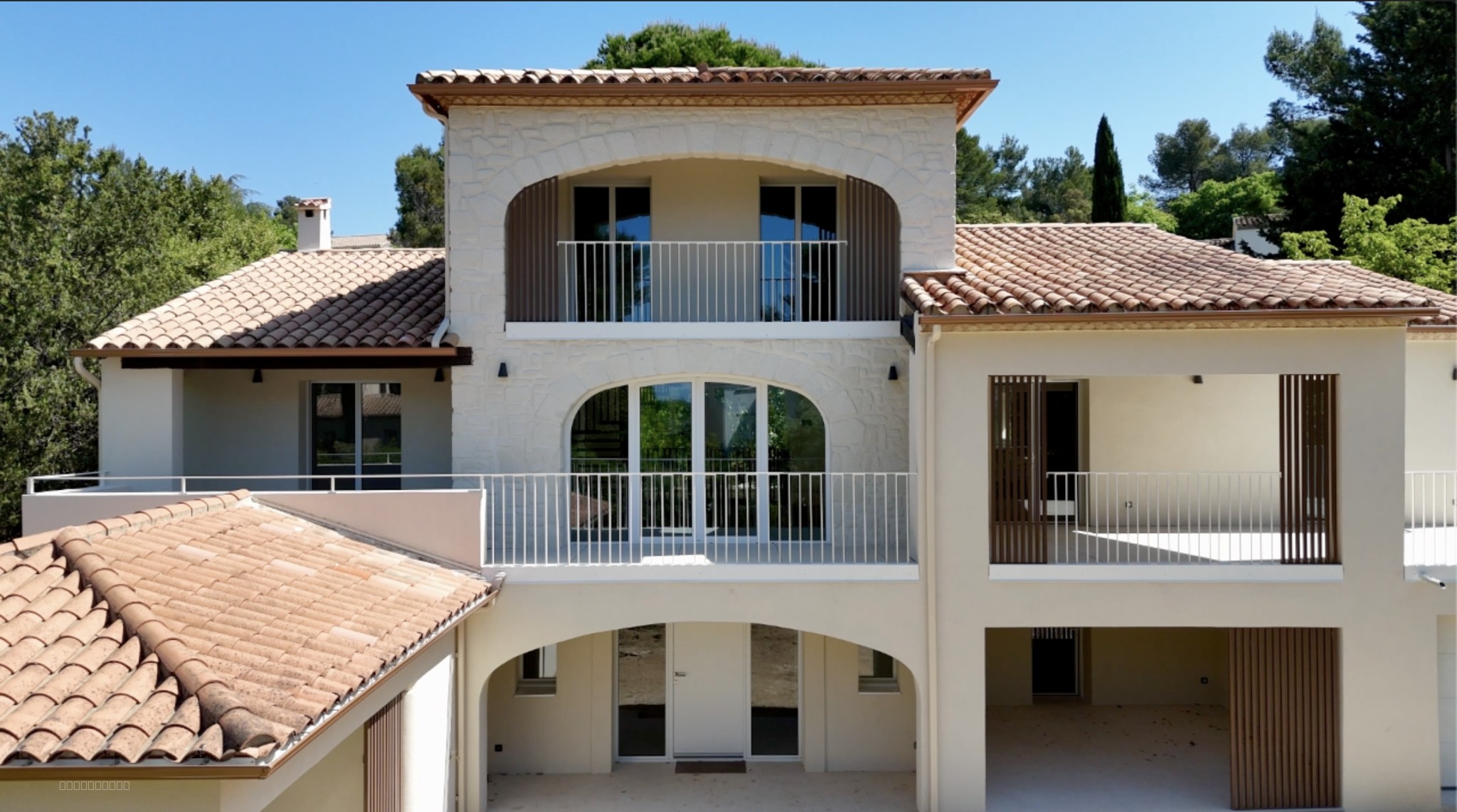 Villa à vendre à St clement de riviere, 340 m², 12 pièces – photo 2 sur 17