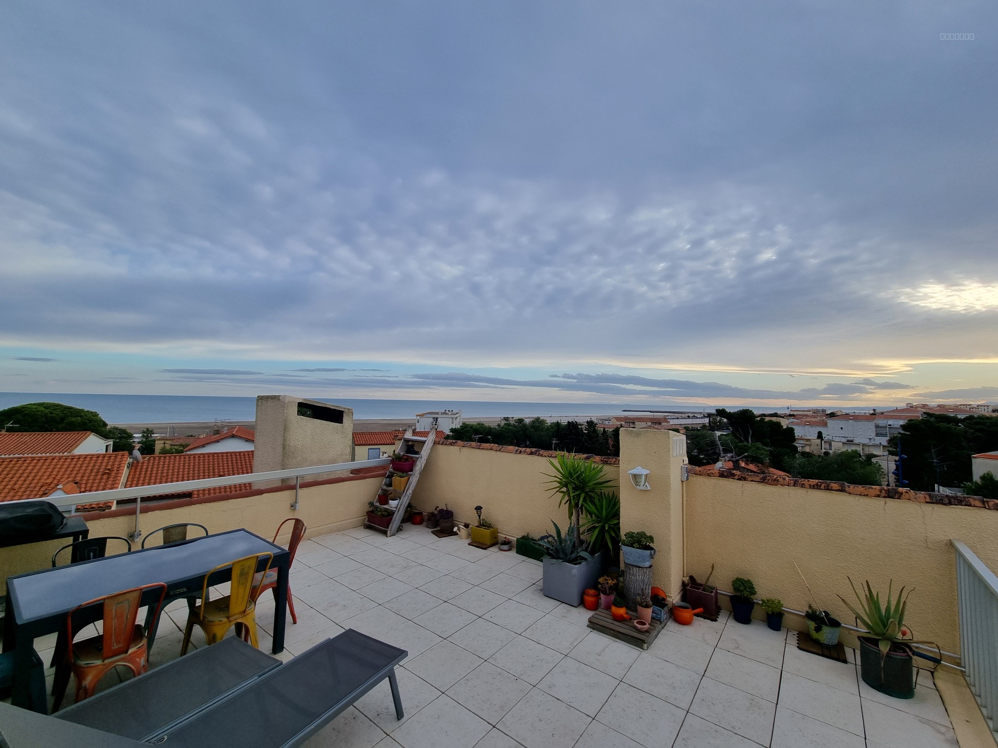 Duplex T4 , piscine et ascenseur privé arrivant au niveau de la pièce principale. — photo 9