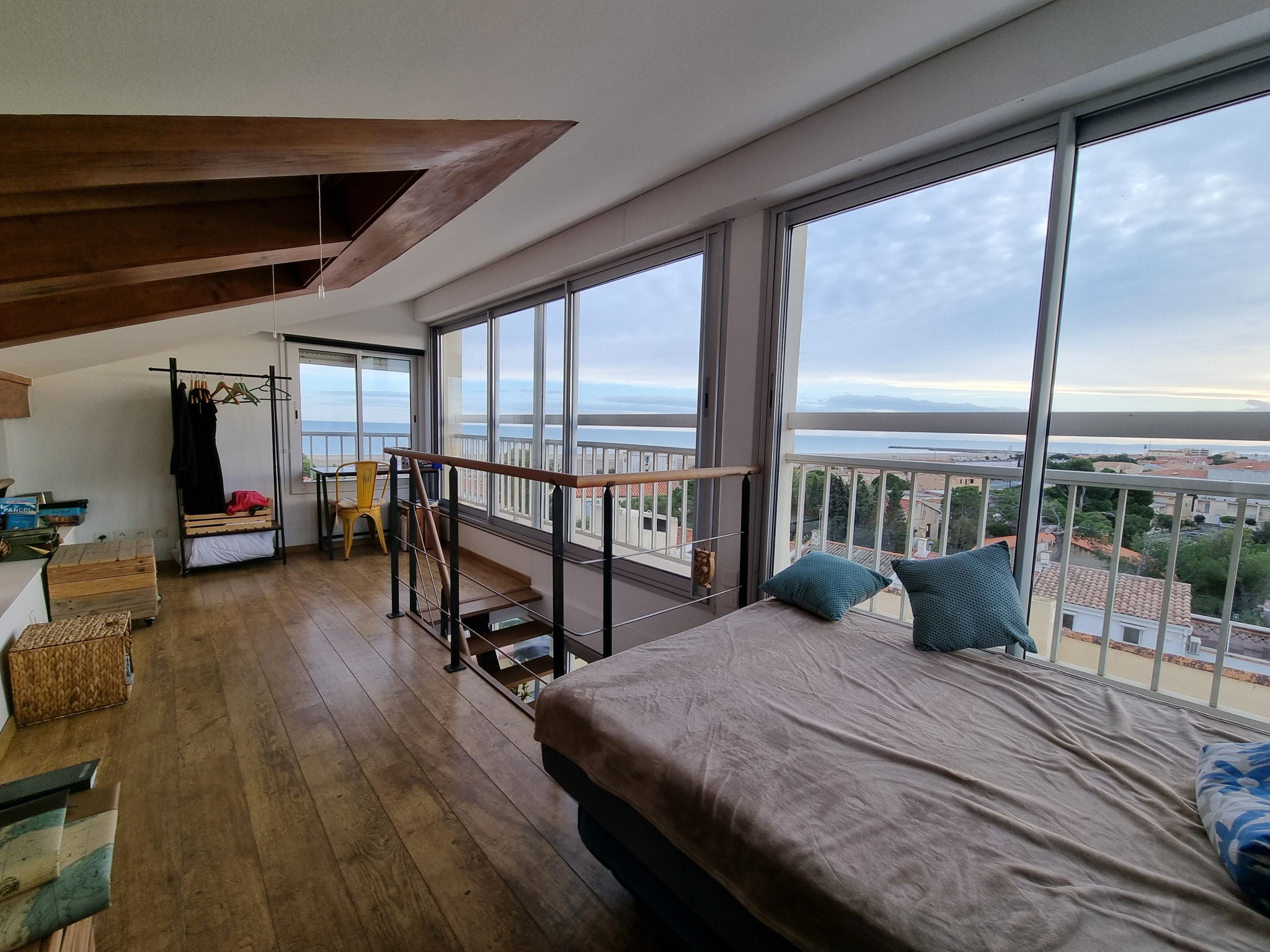 Duplex T4 , piscine et ascenseur privé arrivant au niveau de la pièce principale. — photo 12