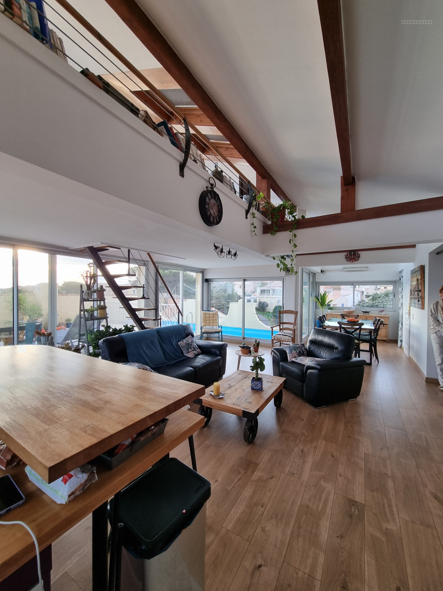 Duplex T4 , piscine et ascenseur privé arrivant au niveau de la pièce principale. — photo 1