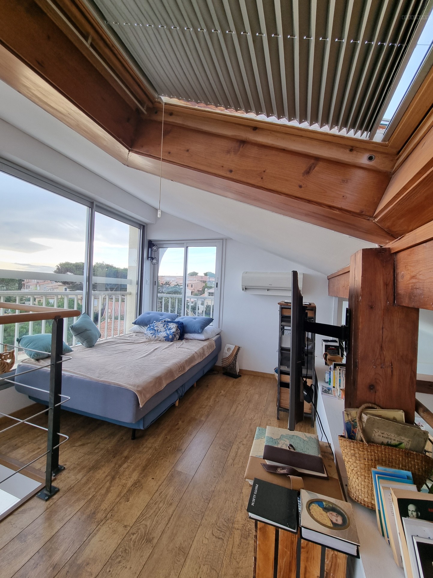 Duplex T4 , piscine et ascenseur privé arrivant au niveau de la pièce principale. — photo 11