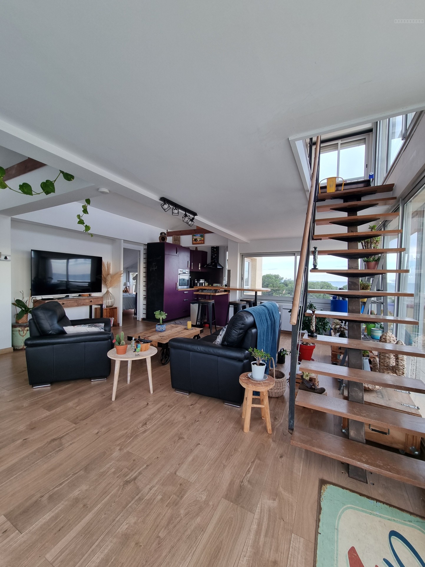 Duplex T4 , piscine et ascenseur privé arrivant au niveau de la pièce principale. — photo 5
