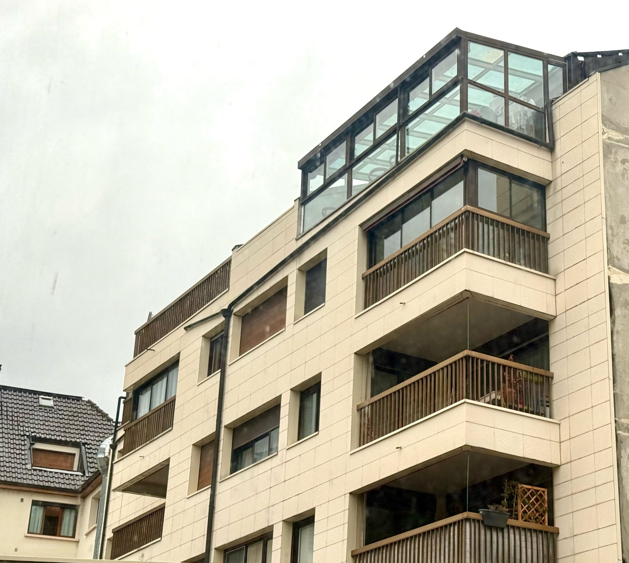 EXCLU Divonne les Bains 01220 : GRAND T2 convertible T3 avec balcon, cave et parking en sous sol — photo 12