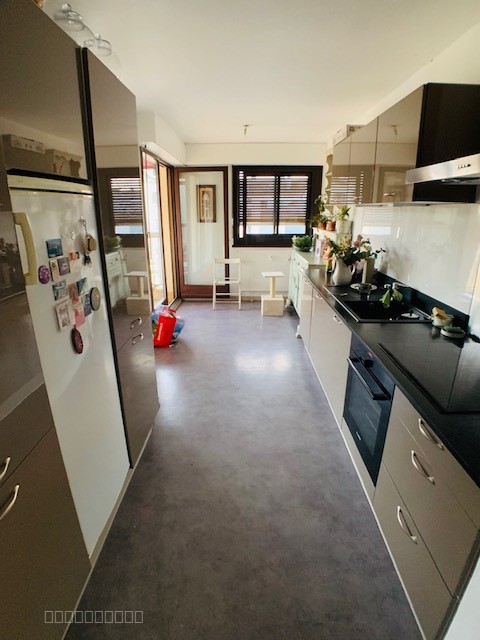EXCLU Divonne les Bains 01220 : GRAND T2 convertible T3 avec balcon, cave et parking en sous sol — photo 4