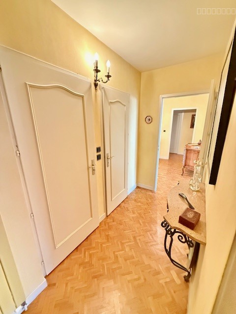DIVONNE LES BAINS 01220, CENTRE VILLE, T4 121m2 avec terrasse, garage et cave — photo 11