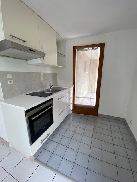 GEX 01170, studio loué avec balcon et cave — photo 4
