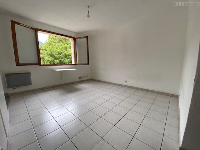 GEX 01170, studio loué avec balcon et cave — photo 5