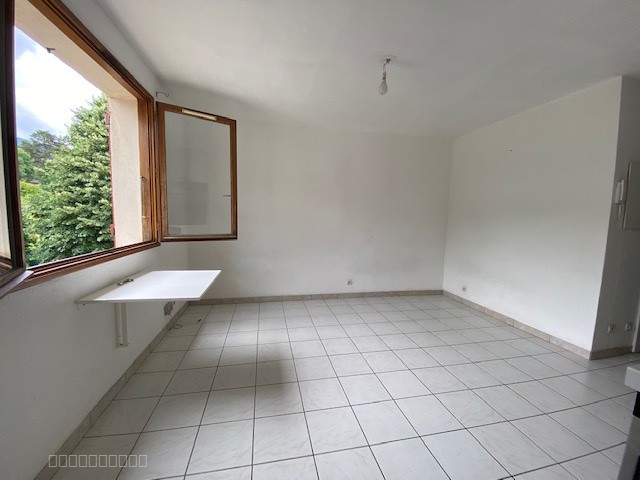 GEX 01170, studio loué avec balcon et cave — photo 6
