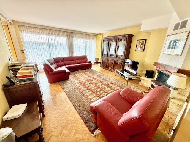 DIVONNE LES BAINS 01220, CENTRE VILLE, T4 121m2 avec terrasse, garage et cave — photo 5