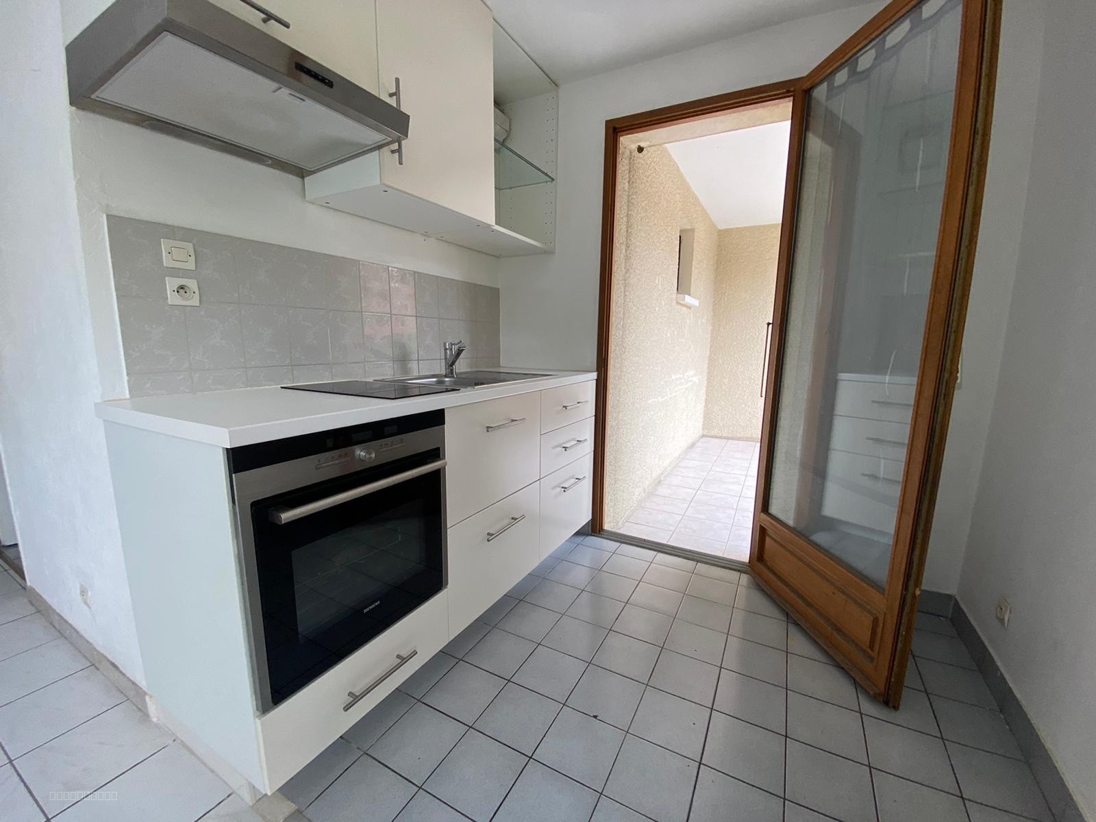 GEX 01170, studio loué avec balcon et cave — photo 8